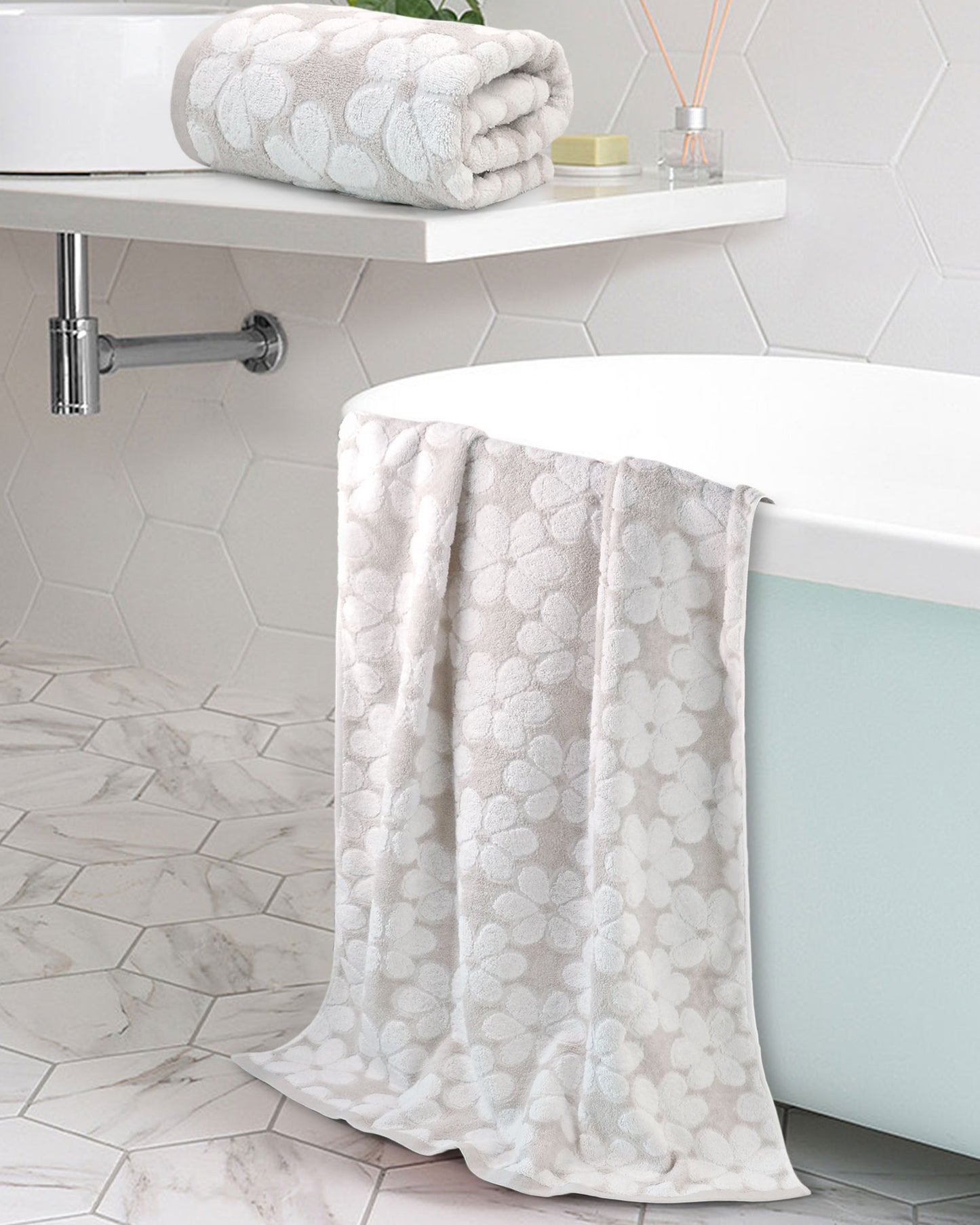 Jacquotha Soft Bath Towels 2 Pack, Super Absorbent Shower Towels 27.5x55 Inches, Cute Floral Jacquard Bathroom Set, Cotton