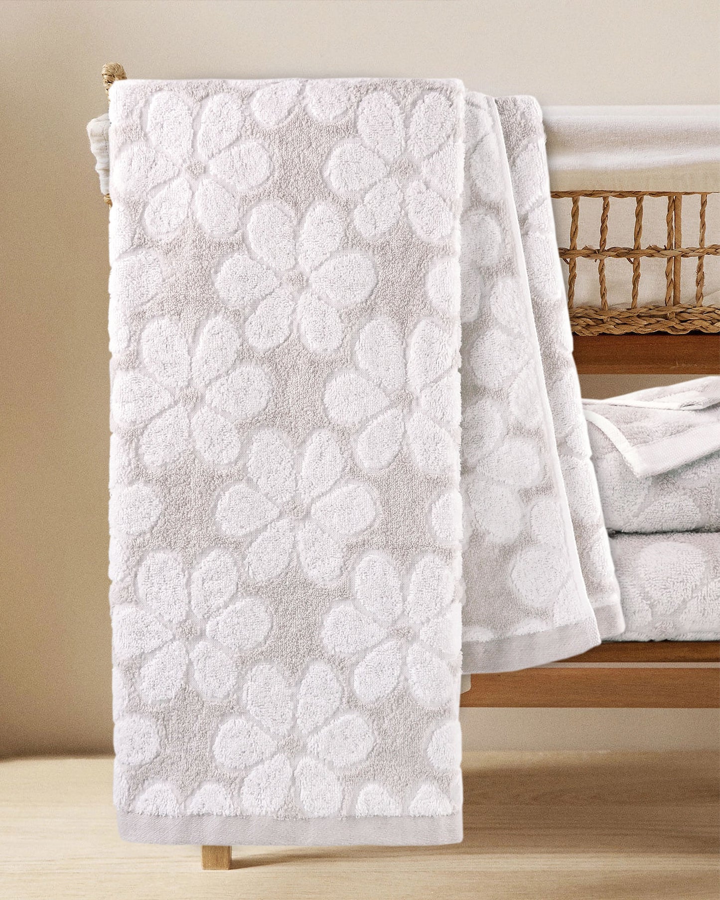 Jacquotha Soft Bath Towels 2 Pack, Super Absorbent Shower Towels 27.5x55 Inches, Cute Floral Jacquard Bathroom Set, Cotton