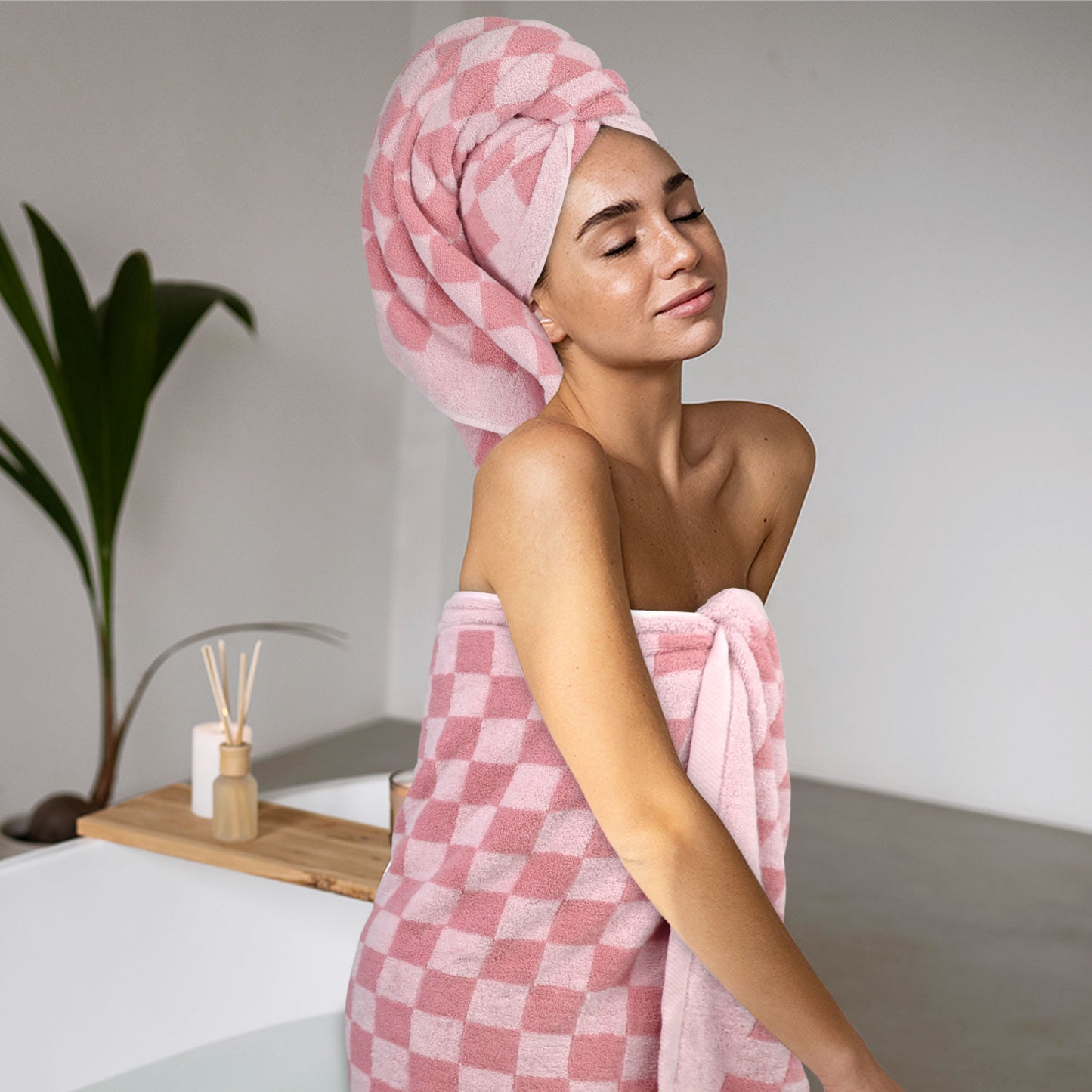 Jacquotha Soft Bath Towels for Bathroom Beach Pool (Pink Checkered) Set of 2, Quick Dry Cotton Cute Valentines Towels for Her Women Girls, 27.5x55 Inches